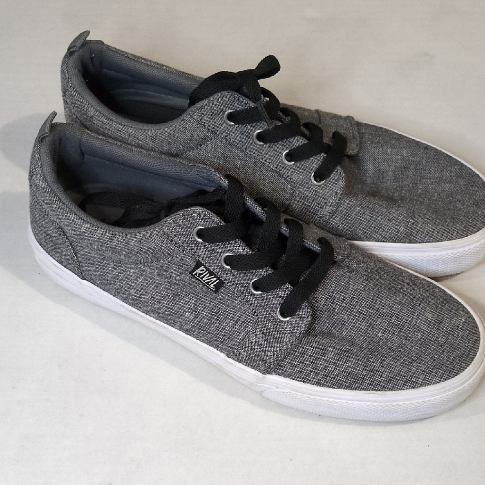 Men's Gray Rival Tilt Casual Sneakers 10.5 Black Lace Shoes Kicks Platform